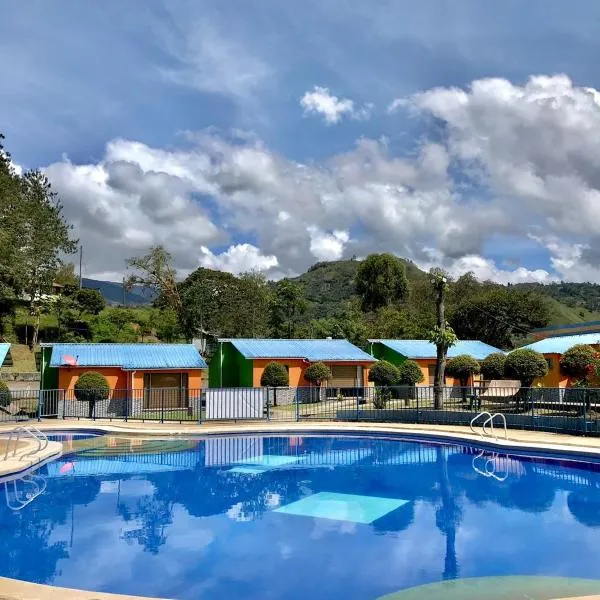 Cabañas Gachalá - Centro vacacional El jazmín、Gachaláのホテル