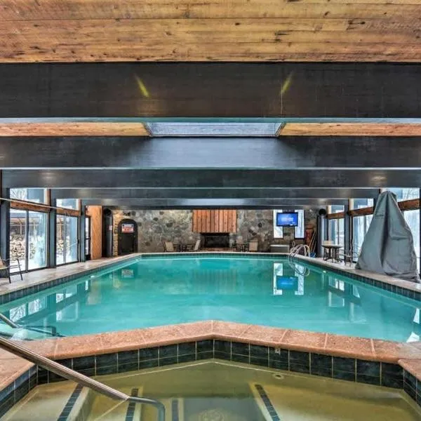 Top Floor Luxury, Sauna, Private Pool, Lake Bellaire Beach, 5 beds, 4 full bath, hotel in Bellaire