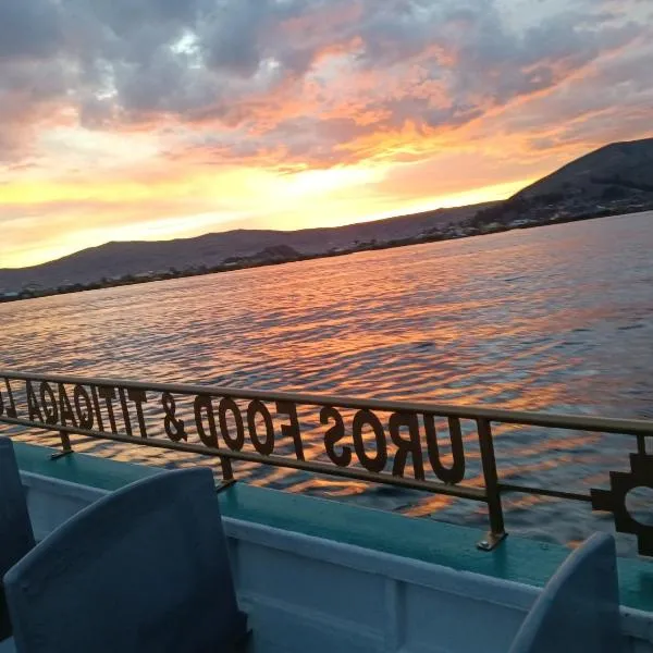 Urosfood & Titiqaqa Lodge, hotel en Uros