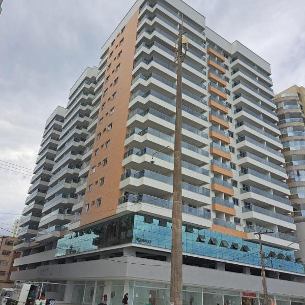 Lindo apartamento na praia do morro com vista para o mar, espaçoso, prédio novinho