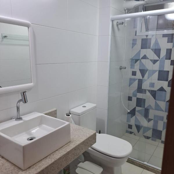 Lindo apartamento na praia do morro com vista para o mar, espaçoso, prédio novinho - Foto 3