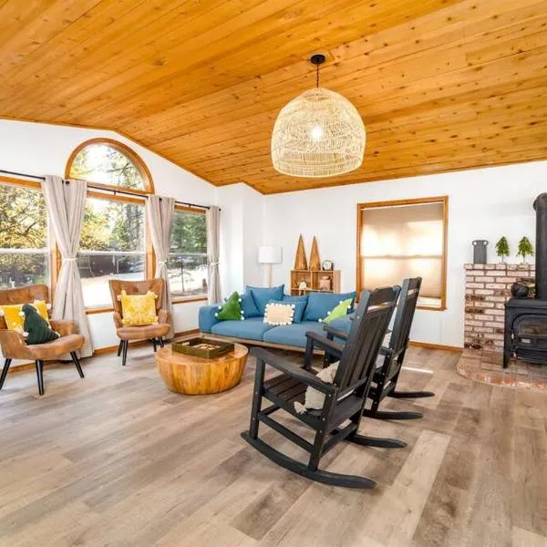 Lovely Home in Pollock Pines with Hot Tub, Hotel in Pollock Pines