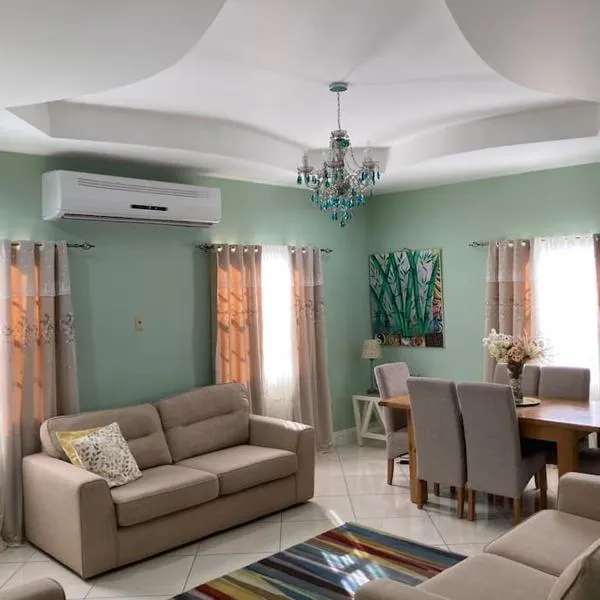 A home away from home, hotel en Orange Hill