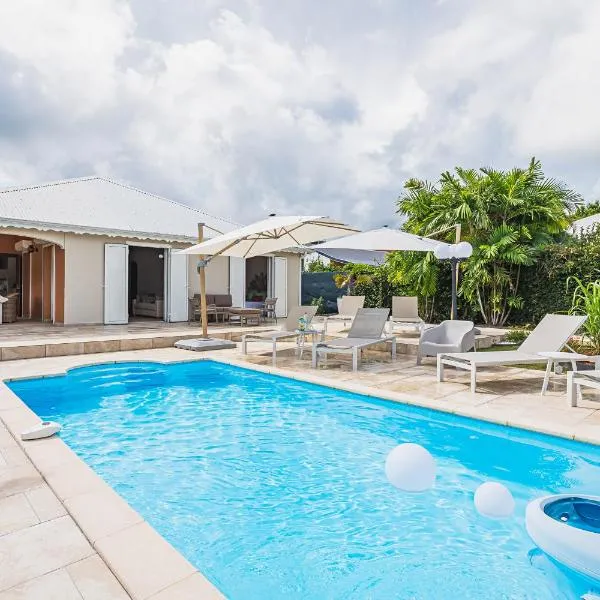 Villa SUGAR CANE piscine et spa, hotel em Le Moule