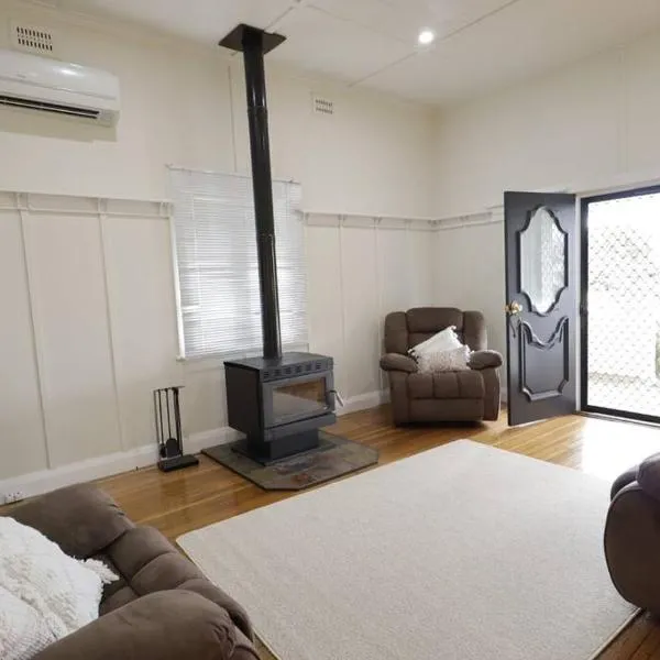 Homely 2-Bed Cottage Near Tenterfield Centre, hotel a Tenterfield