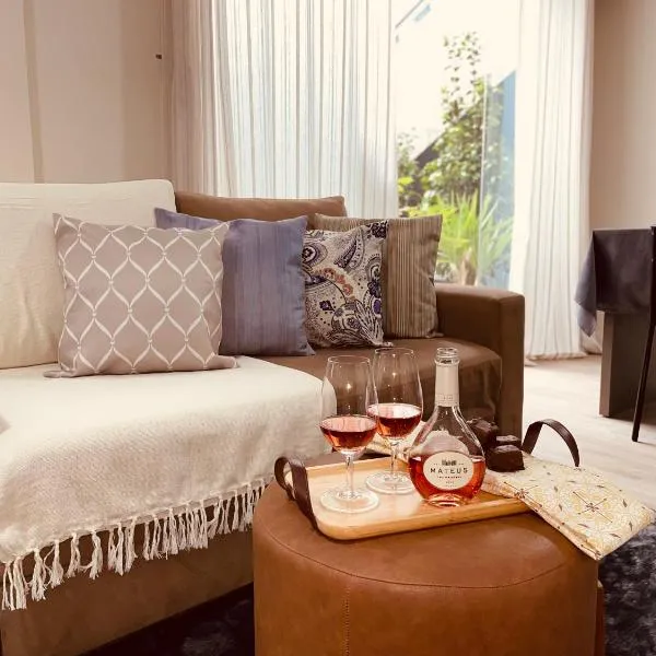 Apto novo, 2 quartos a 5min da Vila Germânica, com ar e garagem, hotel a Blumenau