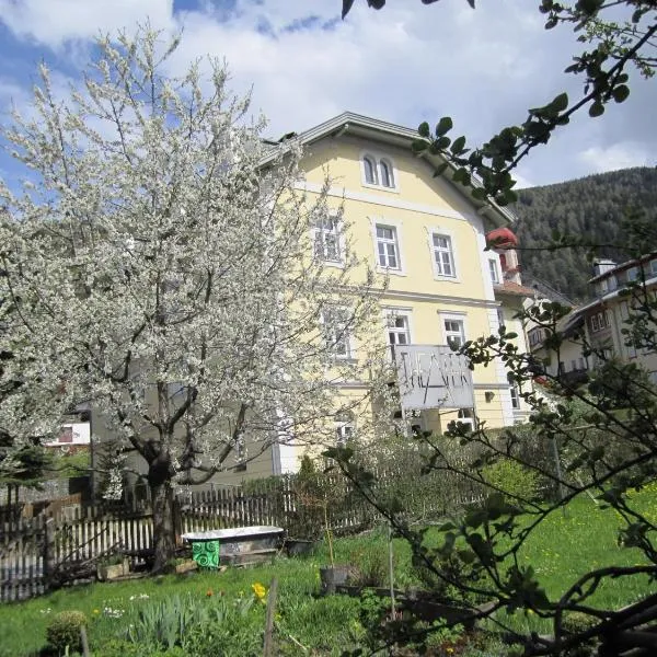 Residence Zum Theater, hotel v destinaci Colle Isarco