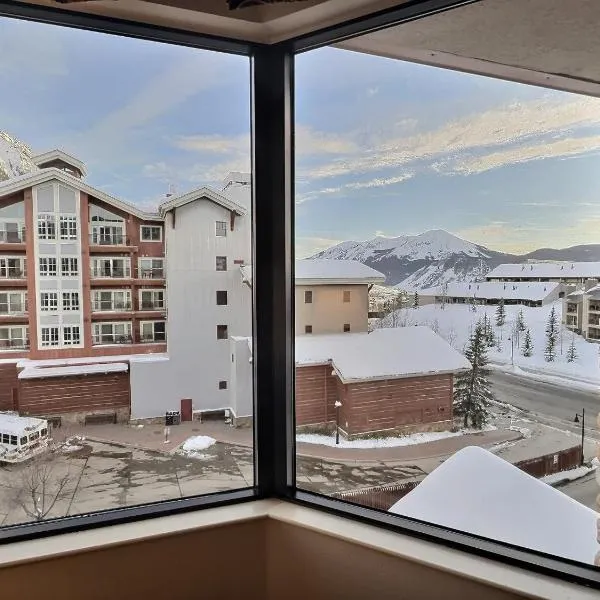 Studio 565 Perfect Location with Pool and Hot Tub, hotelli kohteessa Crested Butte