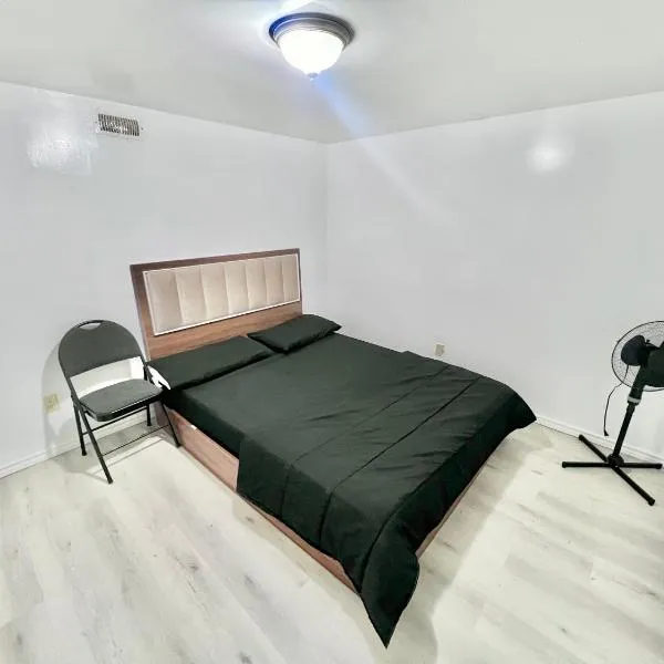 D7 Room Near Airport, hotel v destinaci Brampton
