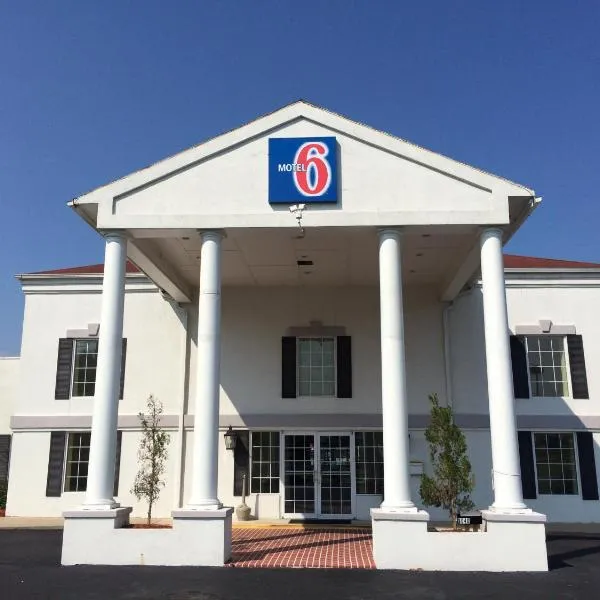 Motel 6-Brunswick, GA, ξενοδοχείο σε Deerwood