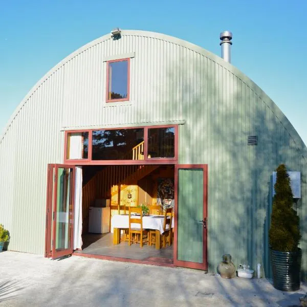 Barn Bed and Breakfast, hótel í Waitati