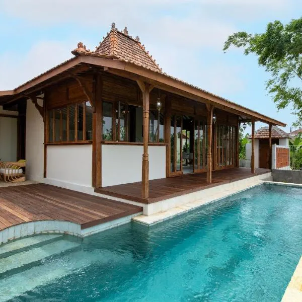 Sunset Joglo Pool Villa, hotel in Kerobokan