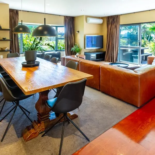 Families and Groups, Chch Airport, Spa Pool, hotelli Christchurchissa