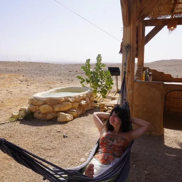 Desert Days mud cabin's Resort, hotel v destinaci Cukim