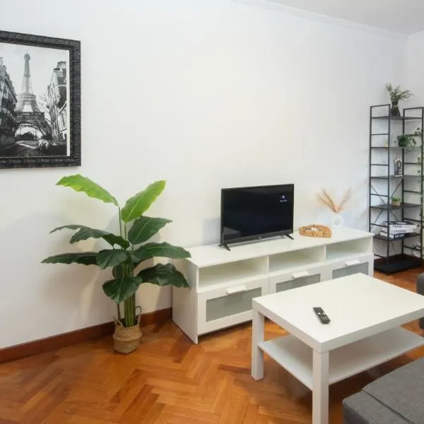 AG Piso Valle Inclán en el centro de Carballo, hotel v destinaci Carballo