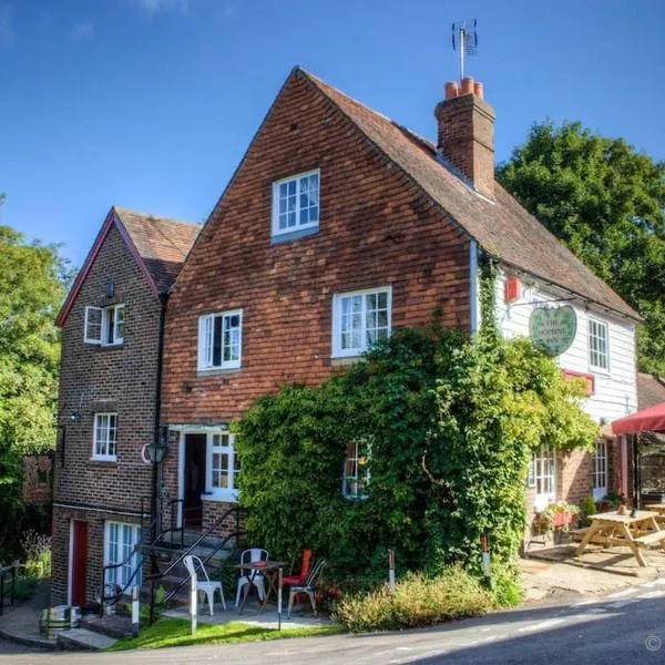 3 bed penthouse above quaint pub โรงแรมในMatfield