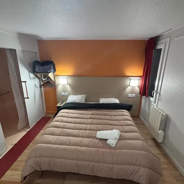 Classic Hôtel - Fontenay-Trésigny – hotel w mieście Fontenay-Trésigny