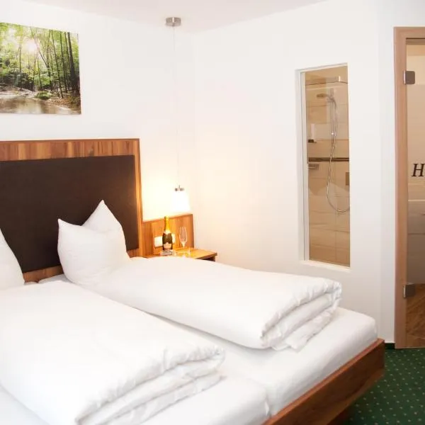 Hotel Hutzenthaler, hotel v destinaci Bruckberg