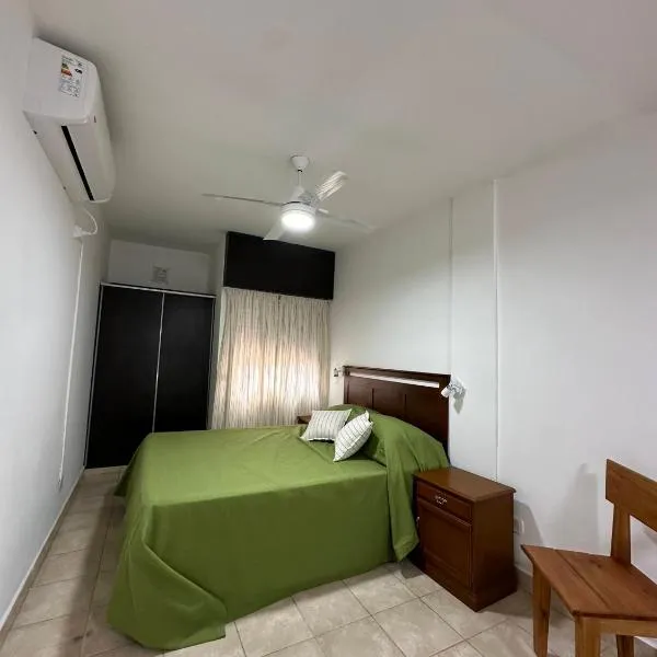 Duplex enfrente al hospital Masvernat con estacionamiento, hotel a Concordia