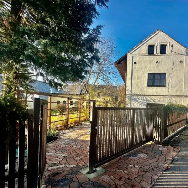 Pokoj pod Milešovkou: Velemín şehrinde bir otel