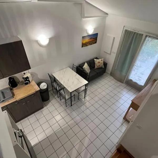 Maison au pied des Alpilles, hôtel à Eyguières
