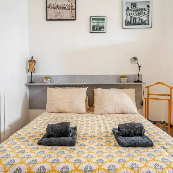 Le petit républicain – hotel w mieście Le Péage-de-Roussillon
