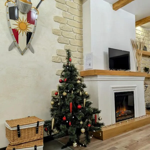 Гетьманські палати , Старе місто, 2 спальні, балкон-тераса , 85 м кв, hotel i Kamjanets-Podilskyj