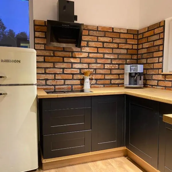 Domki trzy jeziora z zewnętrznym SPA - sauna, balia do schładzania i jacuzzi, hotel v destinaci Małe Swornigacie