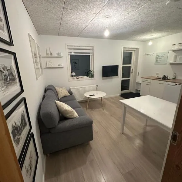 Cozy 2-bedroom apartment close to nature, hotel v destinaci Tórshavn