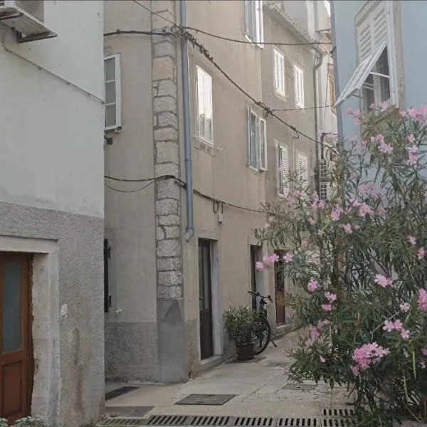 Apartment Nona, hotel in Cres