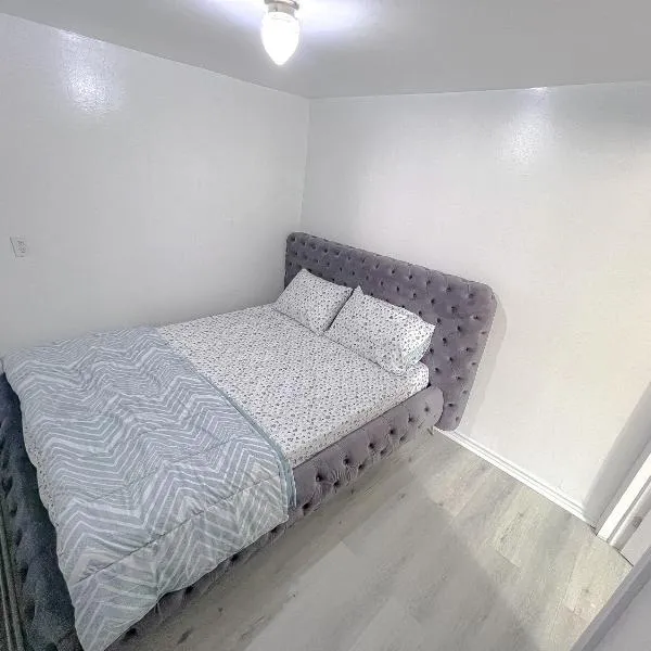 Private Room Near Airport D4، فندق في برامبتون