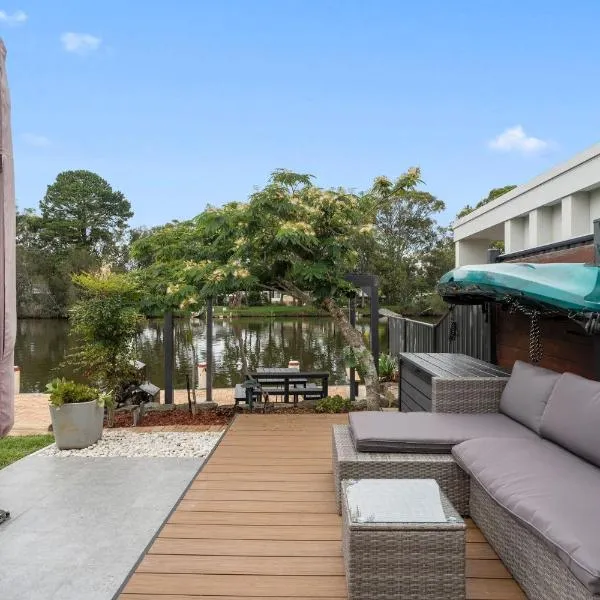 The Boathouse -Pool and Private Slip, hotel a Chittaway Point