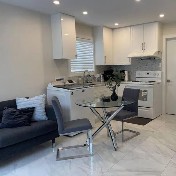 Modern Spacious 1BR minutes away from Main St, hotel di Vancouver