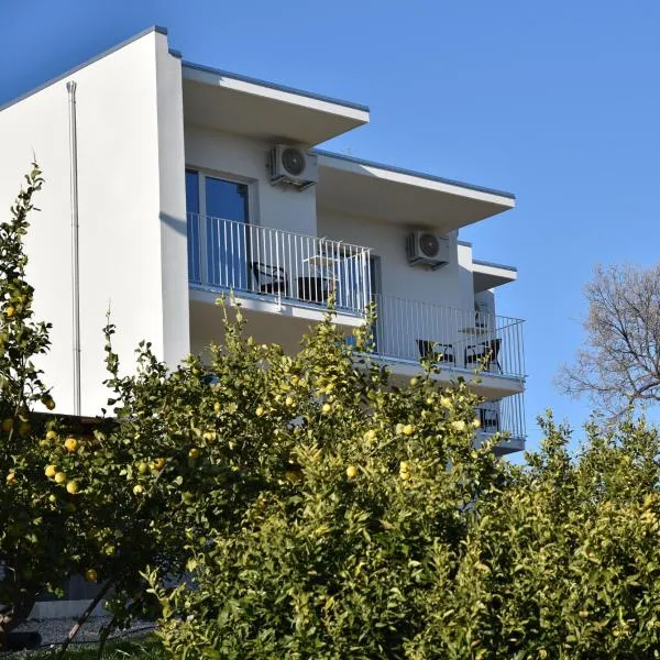 Villa Caravaggio Comfort e Relax, hotel v destinácii Rocca San Giovanni