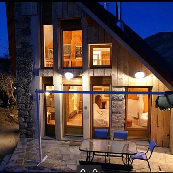Gîte La Sittelle, hotel v destinaci Bellaffaire
