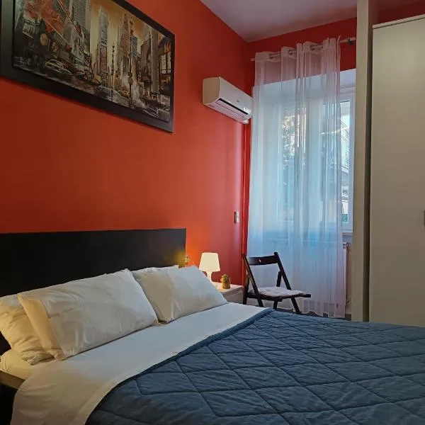Adriatic Room 50 m dalla stazione Ferroviaria di Ciampino e dalla navetta aeroportuale, hótel í Ciampino