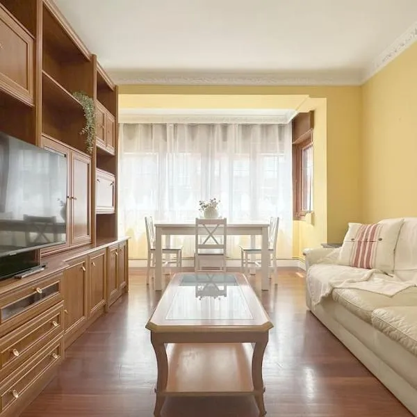 Apartamento familiar céntrico, hotel in Santoña