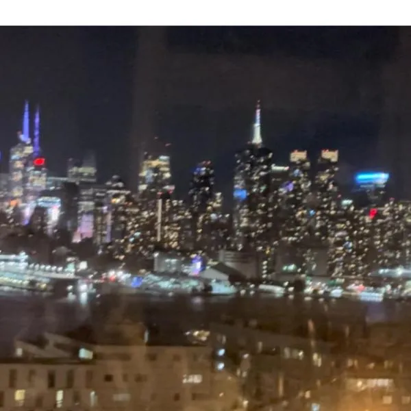 Spacious 3-bedroom Apartment Stunning Views NYC, hotel in Union City