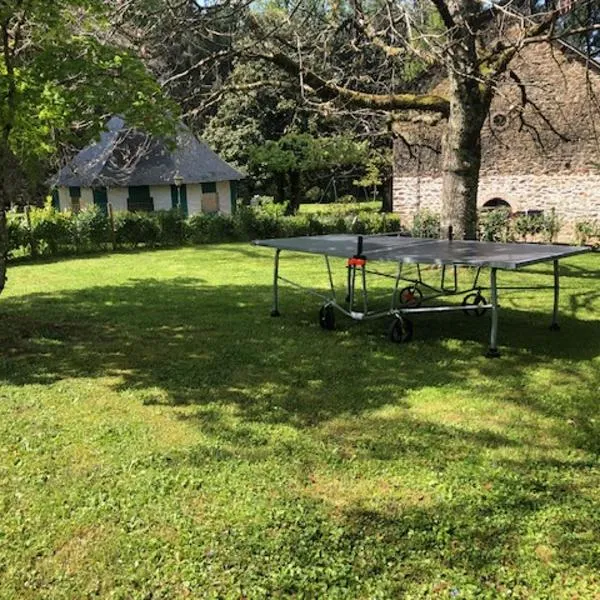 Gite du Haras de la Cour, hotel v destinaci Arnac-Pompadour