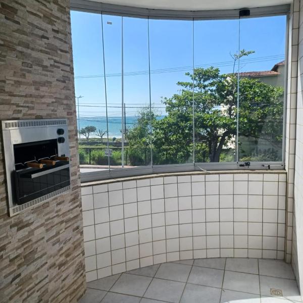 Novidade na Enseada Azul! Apto com churrasqueira, área gourmet e Ar condicionado a 150m da praia