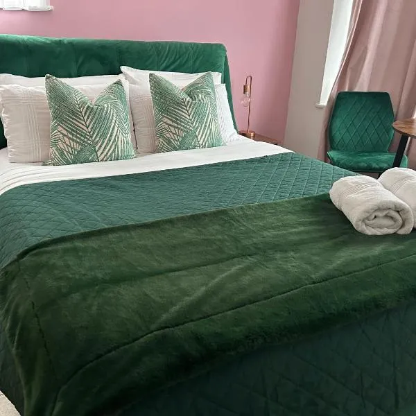 The Lily Pad near Poole Dorset Self contained private entrance and free parking, hotel v destinaci Poole