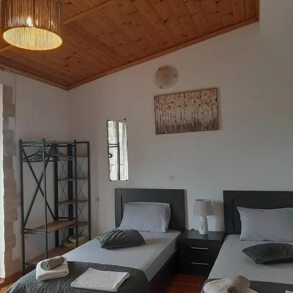 Daisy rooms Skiathos، فندق في مدينة سكياثوس