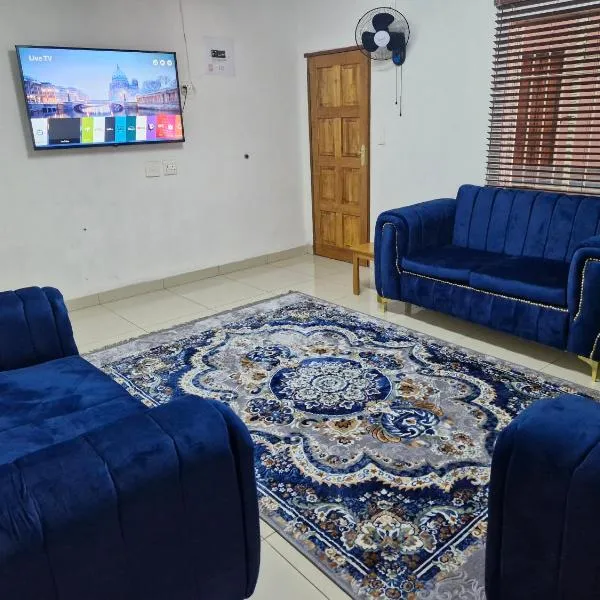 Royal Inn - Self Catering Apartment, hotel v destinaci Lenasia