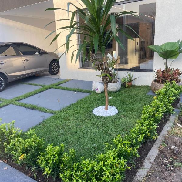 Casa luxuosa com piscina e 4 suítes