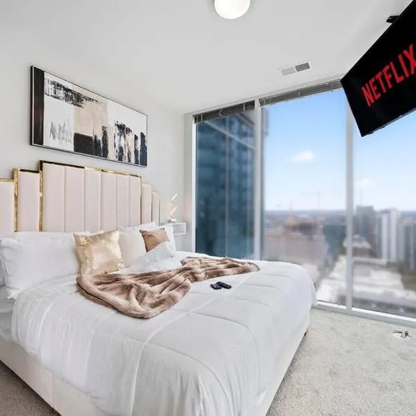 NEW! Luxury Champagne Towers Kingbed FreeParking, hotel in Atlanta