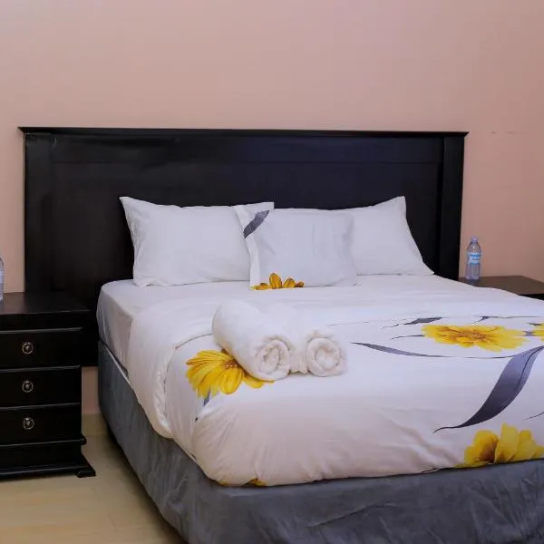 Dreamy Den Suites Kiwatule, hotel in Kampala