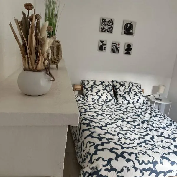 Charme et confort dans le centre-ville de Falaise – hotel w mieście Falaise