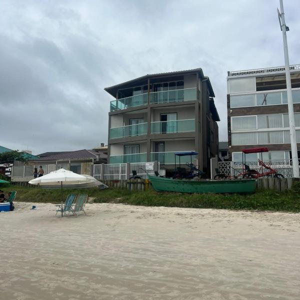 Pé na areia Apto Bombas