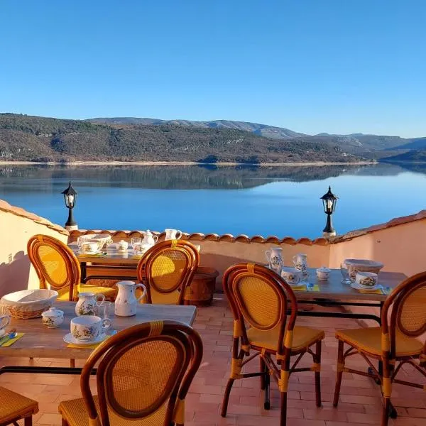 chambres d'hôtes Les Fenières, hotel v destinaci Sainte-Croix-de-Verdon
