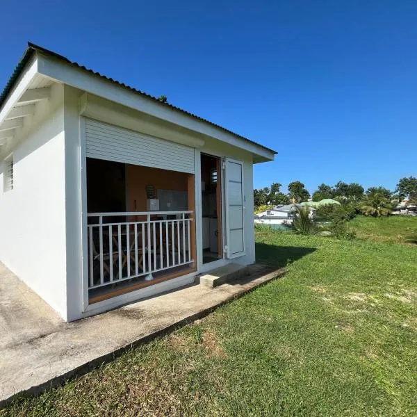 Bungalow à baie-Mahault, hotel v destinaci Baie-Mahault